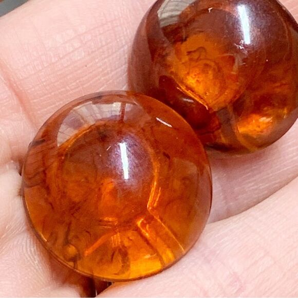 Vintage swirled root beer apple juice Bakelite amber dome clip on button earring - Picture 5 of 16
